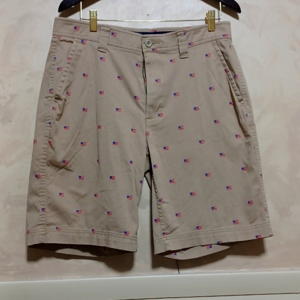 ST. JOHNS BAY COMFORT STRETCH SIZE 34 IN A BEAUTIFUL TAN WITH AMERICAN FLAGS